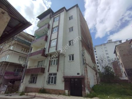 Alihan G.m.den Rüstempaşa Mah.de Çift Banyolu Arakat Satılık Daire