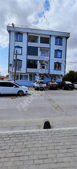 Değirmenköy De Geniş Cadde Üzeri Daire