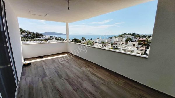 Bodrum Kumbahçe’de Deniz Manzarlı Satılık Tripleks 4+1