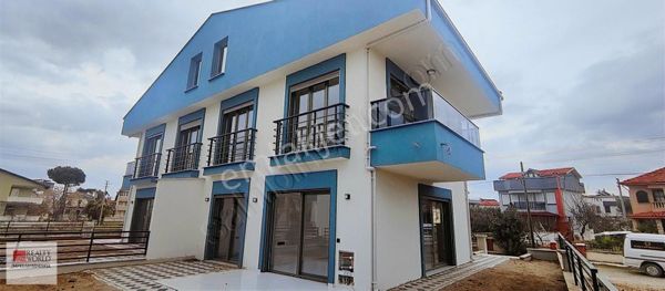 Rw Nefes' Ten Ören Mah.' De Denize 200 Metre 3+1 Tripleks Villa