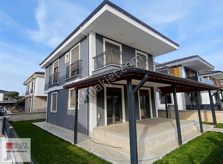 Rw Nefes'ten Altınova'da Alt Katta Oda Bulunan 4+1 Villa