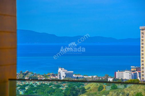 Kuşadası Değirmendere'de Manzaralı Satılık 2+1 Eşyalı Daire