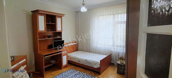 Maraş Caddesine Sıfır 1085 M2 Ticari Arsa Üzerinde Satılık 3+1