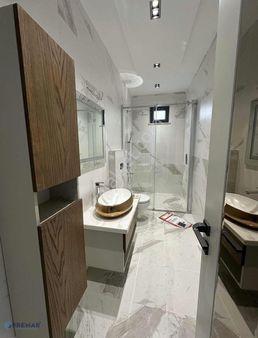 Yenicami'de Göl Manzaralı, Bahçeli, 5+2 Ultralüks Villa