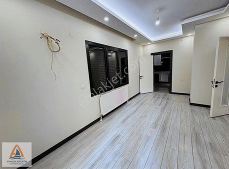 Ayvalık 150 Evlerde Doğalgazlı 1+1 Kapalı Mutfak Çok Geniş Daire