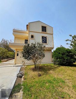 Erdek Sahil Mahallesinde Tripleks Bahçeli Villa