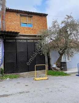 Kemalpaşa Sarılar Köyünde Köşe Parsel Ev ,market Ve Depolar