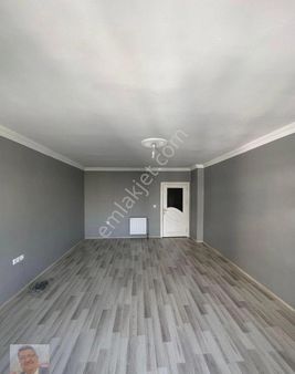 Vali Mithat Bey Mahallesinde Geniş 3+1 Satılık Daire