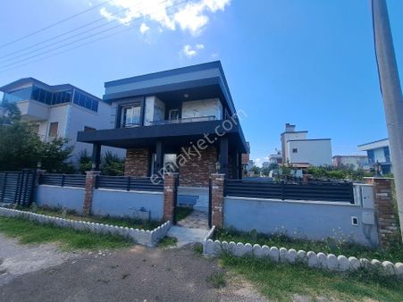 İzmir Seferihisar Ürkmez Cumhuriyet Te Satılık 3+1 Villa