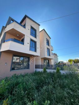 Ata Gayrimenkul'den Sahile Yakın Merkezde 5+1 Lüks Villa