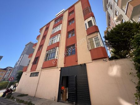 Ümraniye Çakmak Merkezi Konumda 190 M2 Yüksek Tavanlı Satılık Depo