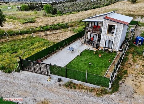 Üç Elmastan Köy Merkezinde 130 M² Dubleks Evi Olan 600 M² Bahçe