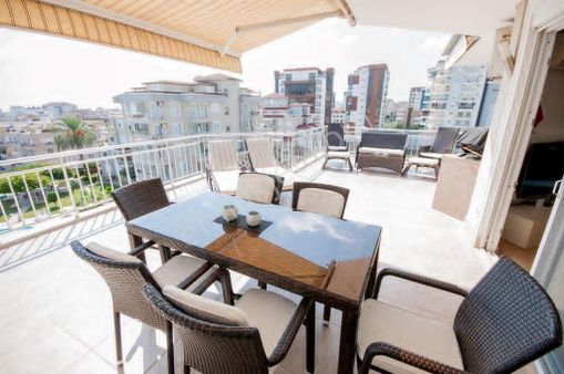 Alanya / Cikcilli’de Satılık 3+1 Penthouse – Deniz, Doğa Ve Şehir Manzaralı!