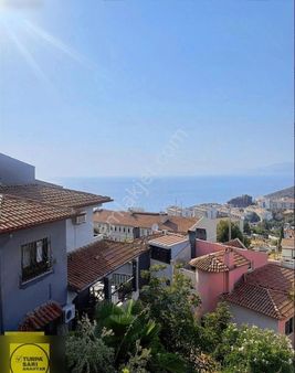 Turpa'dan Kuşadası Merkezde Satılık 4+1 Triplex Villa