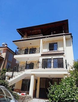 Çamtepe Konaklarında Satılık 6+2 Tripleks Villa