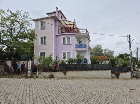 Delux'den Karahisarlı Mh.'de 3 Katlı Deniz Manzaralı Müstakil Ev