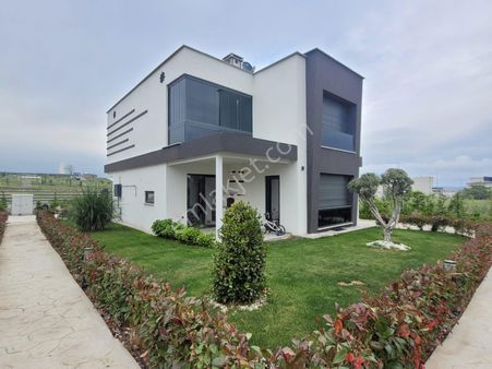 Delux'den Atatürk Mah.'de Merkezi Konumda Sıfır Lux Trıplex