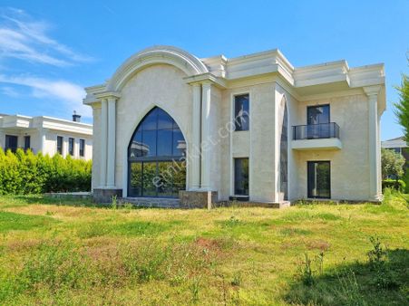 Gökhan Üçgün'den Château D'or Sitesi'nde Sıradışı 1024 M² Konak