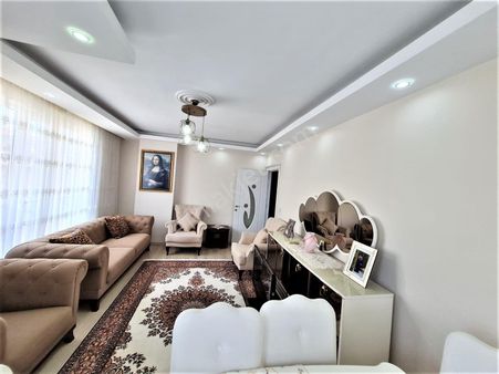 Site İçinde Kapalı Otoparklı Asansörlü 11 Yaşında 2+1 110m2