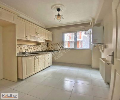 Yenikent Mahallesinde Semt Pazarına Yakın Giriş Kat Daire