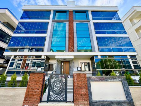 Gümüşden Ultra Lüks Tasarımlı Ayrı Mutfak Cam Balkonlu 2+1 Daire