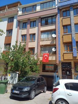 Yeşiloğlu Emlaktan Yenimahalle Merkezde Metro Yakınında Bakımlı Yüksek Giriş 3+1 Daire