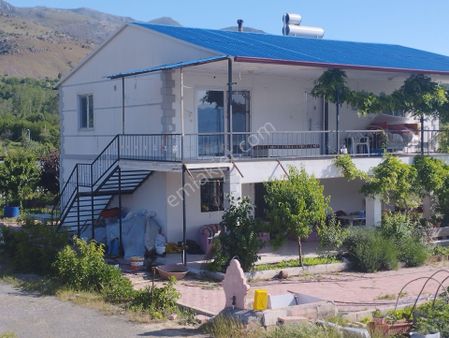Alihan G.m. Den İçme Köyü Baraj Manzaralı 80 M2 İki Katlı Ev Havuz Geniş Balkonlu Satılık Bahçe