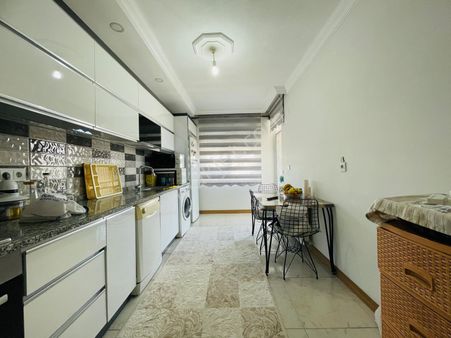 Merkezi Konumda D.gaz Kombili Geniş Lüks 2+1