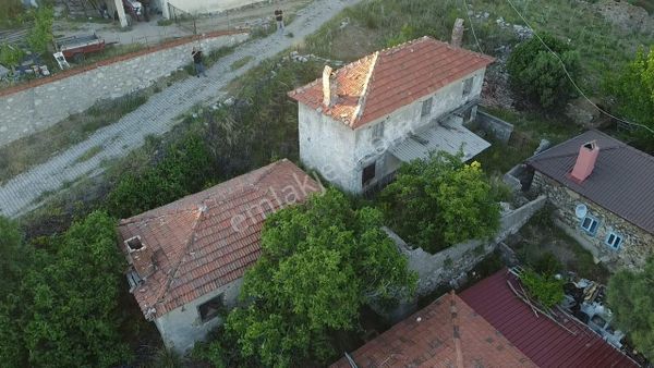 Burhaniye Kırtık M. 317 M2 Arsa İçerisinde Satılık 2 Adet Köyevi