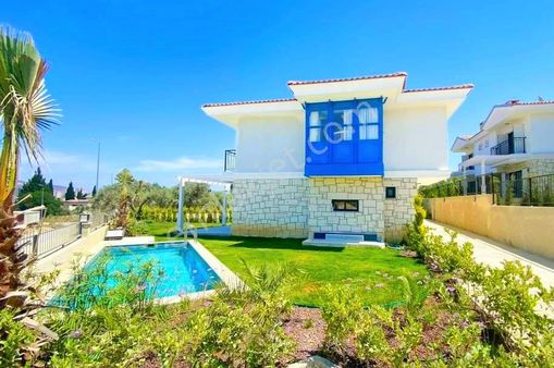 Kuşadasında Avm'lere Yakın Özel Havuzlu Hamamlı Saunalı 4+1 Villa