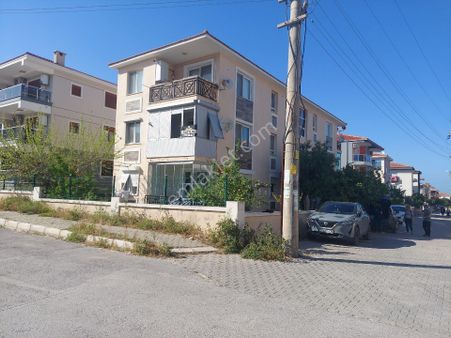 Yenifoça’da Satılık 2+1 Daire – Merkezi Konum, Plaja Yürüme Mesafesi!