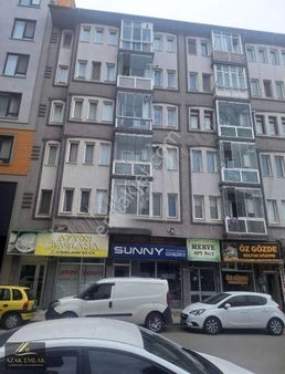 Azak Emlak'tan Cumhuriyet Mahallesinde Satılık Daire