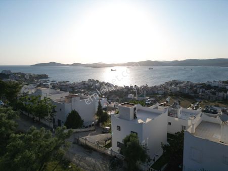 Milas Güllük'te Satılık Site İçerisinde Tam Müstakil Köşe Villa