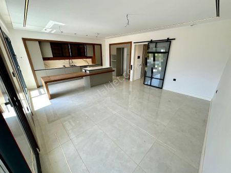 1200 Evlerde 260m² 4+1 Harika Genişlikte Ultralüks İşçiliğe Sahip Süper Daireler