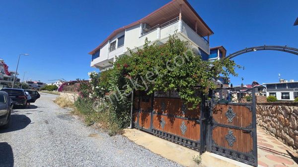 Didim Efeler Mahallesi'nde Merkezi Konumda Havuzlu Villa