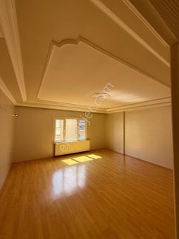 Manisa Turgutlu Turan Mh 3+1 Ve Doğalgazlı Daire Çarşı İçinde Ptt Yakını