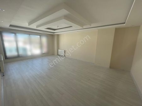 Şabaniye Mahallesinde Geniş 3+1 Satılık Daire