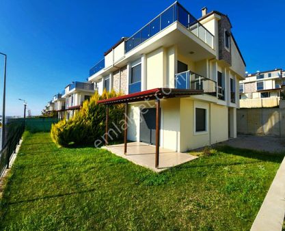 Kuşadası Sahil Sitelerin De Havuzlu Site'de 4+1 Villa