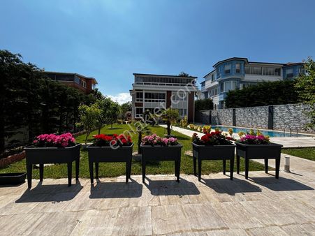 Silivri Kavaklı Hürrüyet Mah. 6+2 Tripleks Satılık Villa