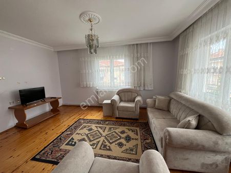 Bahçelievler Mahallesi Karşıyaka Da Satılık İki Katlı Müstakil Binanın 2. Katı 3+1 Daire