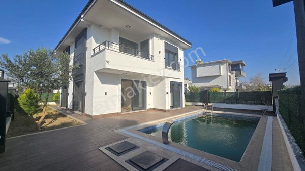 Didim Mavişehirde Plaja 400 Mt Mesafede Satılık Müstakil Villa