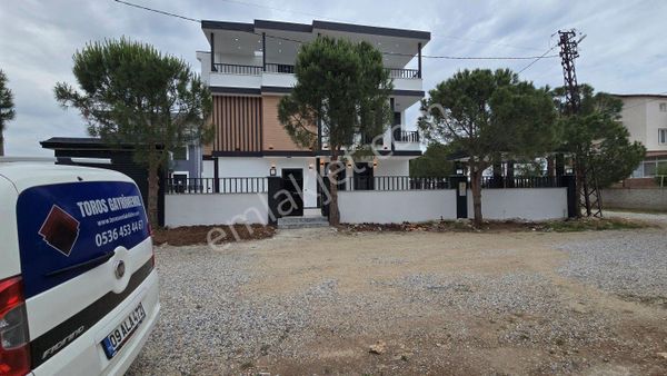 Didim Efeler'de Köşe Başı, Sıfır, Havuzlu Müstakil Villa
