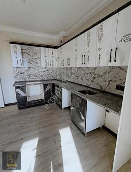 Meram Fen Lisesi Yakını 4+1 Ara Kat Lüks Daire