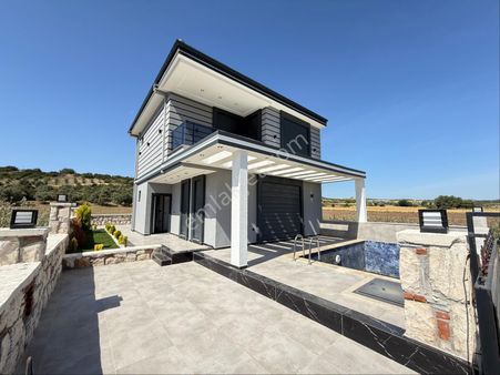 Didimde Denize 700 Metre Satılık 3+1 Açık Mutfak Lüx Villa