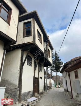 *ayaş Merkez'de Büyük Fırsat! 3 Katlı 5+1 Satılık Tarihi Konak*