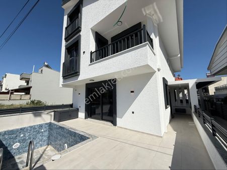 Didim Efeler Mahallesi’nde 3+1 Havuzlu Sıfır Villa