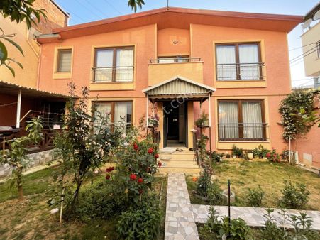 Bursa Osmangazi'de Geniş Bahçeli Yeni Satılık Müstakil Ev