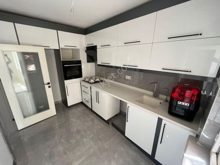 Osmanlı Mah. Cadde Üzeri Site İçerisinde Ara Kat Bağımsız Full Yapılı Geniş Kullanım Alanlı 3+1