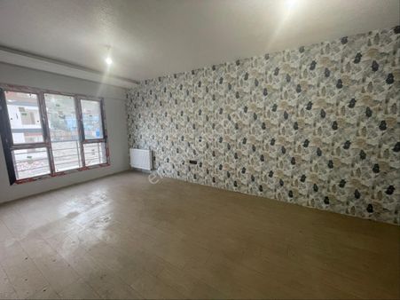 Küçükali Mahallesi Satılık 2+1 Köşe Daire