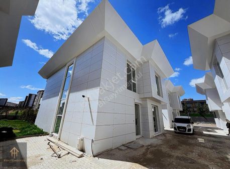 Bağlıcada 4+1 Müstakil Bahçeli Özel Yapım Prestij Villa